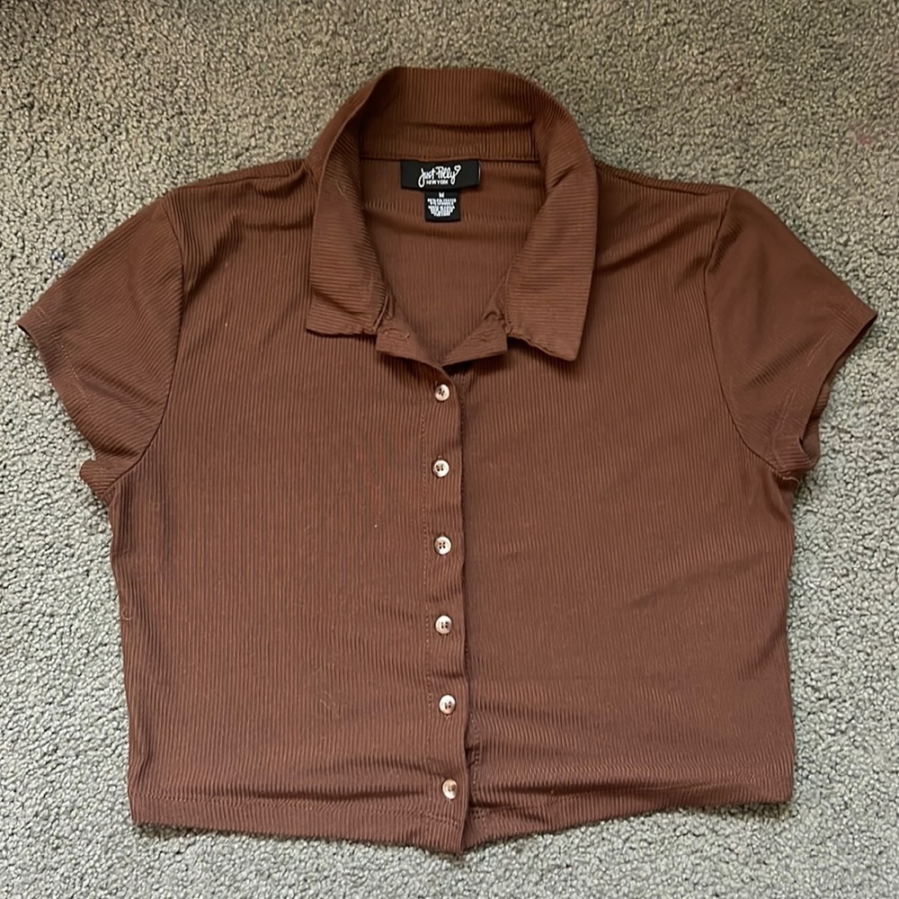 Brown cropped collar shirt